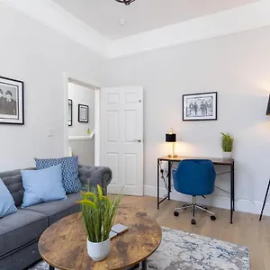 Penny Lane Modern Retreat Holiday home
